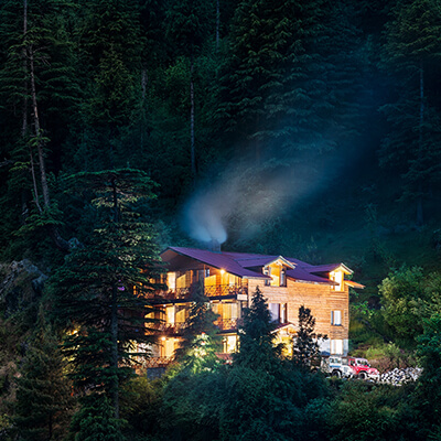 hotel-shobla-pine-royale-cottage-manali-evening-square