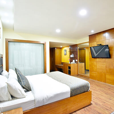 luxurious-suite-room-hotel-shobla-royale-kullu-square