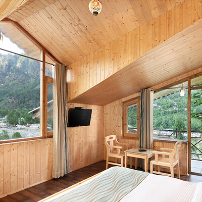 luxury-attic-room-hotel-shobla-pine-royale-manali-view-square