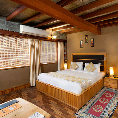 cozy-cottage-room-shobla-kaathkuni-royale-kullu-square