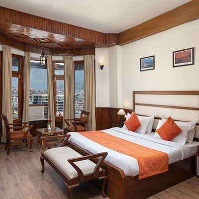 cozy-executive-room-shobla-royale-kullu-square