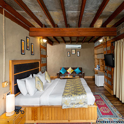 luxurious-cottage-room-shobla-kaathkuni-royale-kullu-square