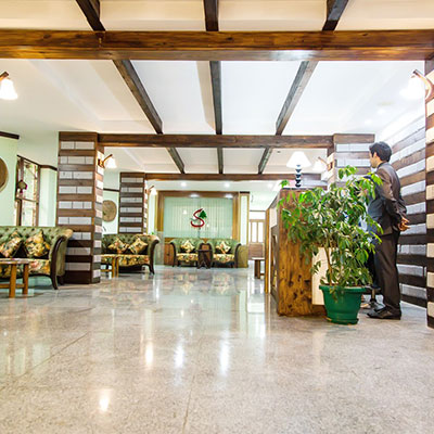 reception-lobby-area-hotel-shobla-royale-kullu-square