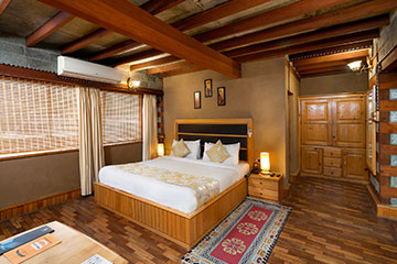 traditional-cottage-room-shobla-kaathkuni-royale-kullu